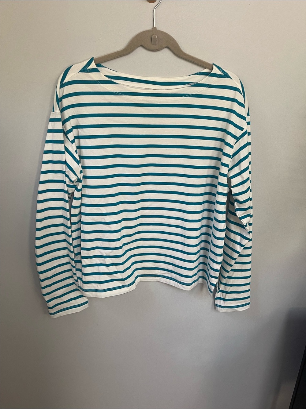 Old Navy White and Teal Striped Long Sleeve Top